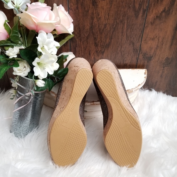 Stuart Weitzman Anna Wedge/ Platform Heels - Picture 3 of 6